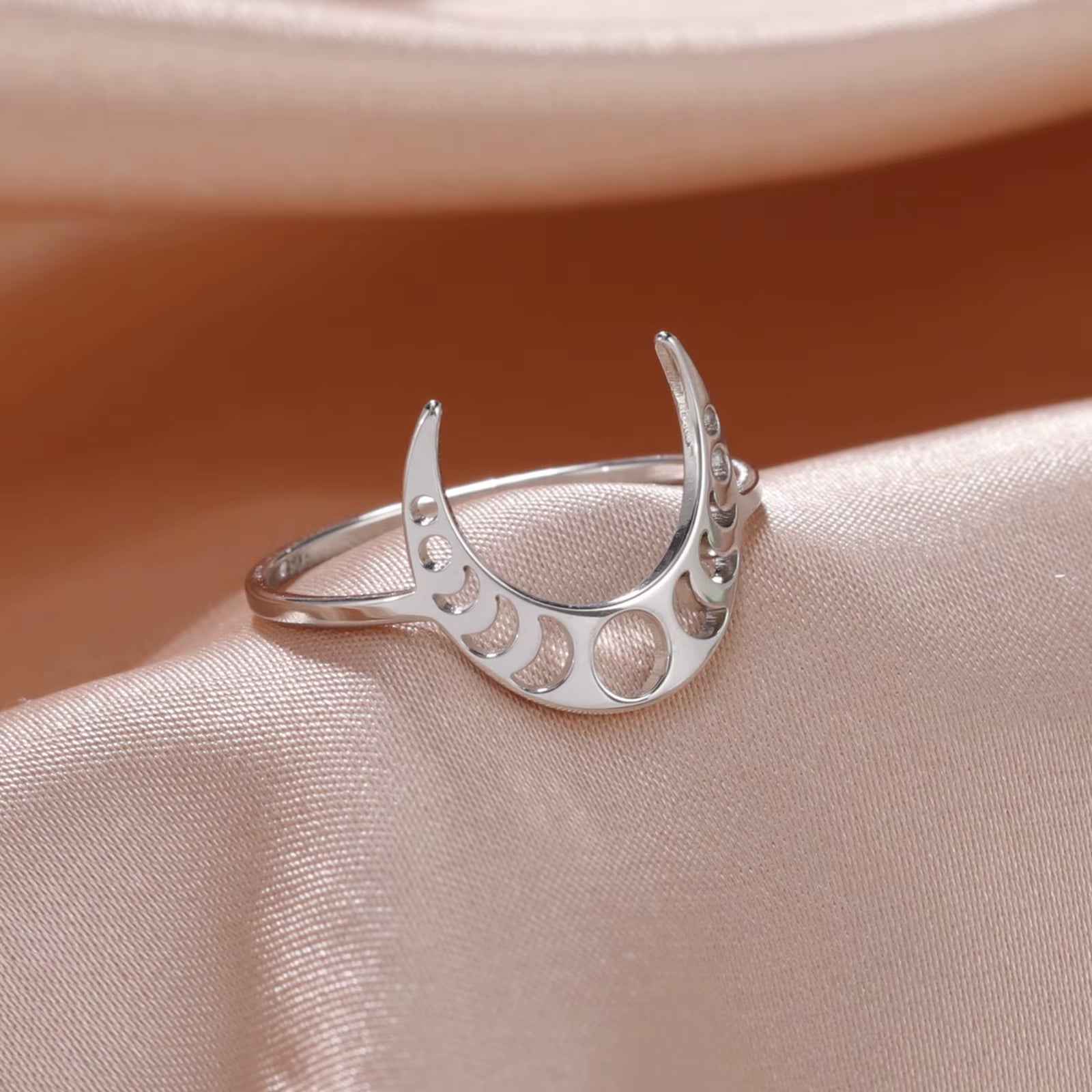 Women Moon Phase Ring Stainless Steel Crescent Moon Witch Amulet Finger Rings Fashion Celestial Jewelry Gift for Lover